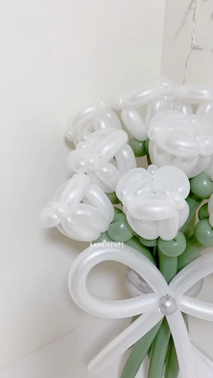 snowflake - white flower balloon bouquet ‧₊˚ ❄️⋅🤍𓂃 ࣪