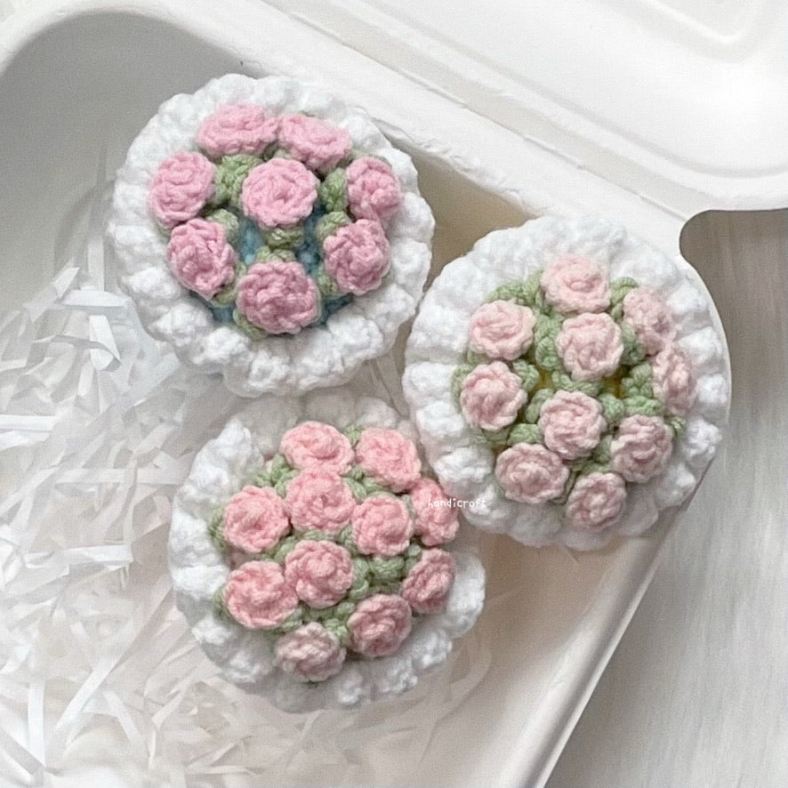 handicroft crochet mini flower bouquet tiny roses in pink blue yellow
