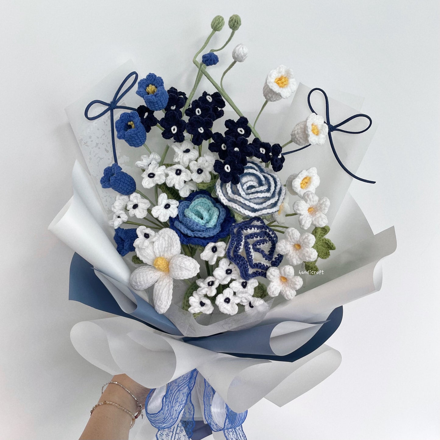 handicroft handmade crochet blue & white flower bouquet breezy love