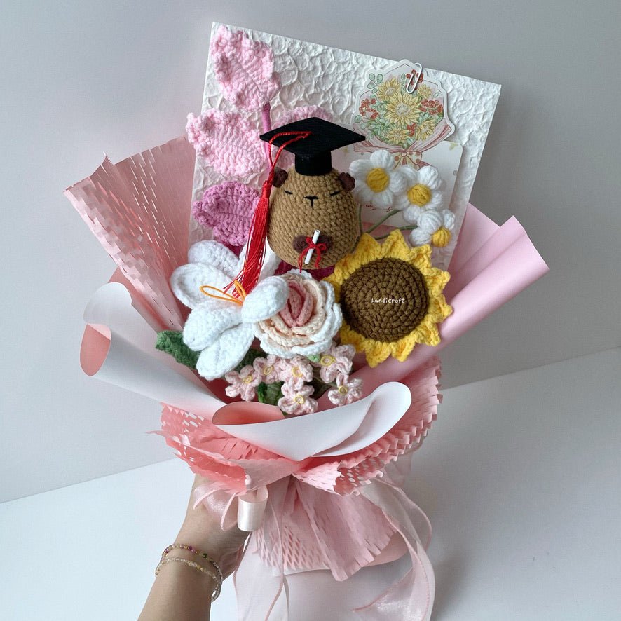 handicroft handmade crochet capybara graduation flower bouquet capy chapter pink