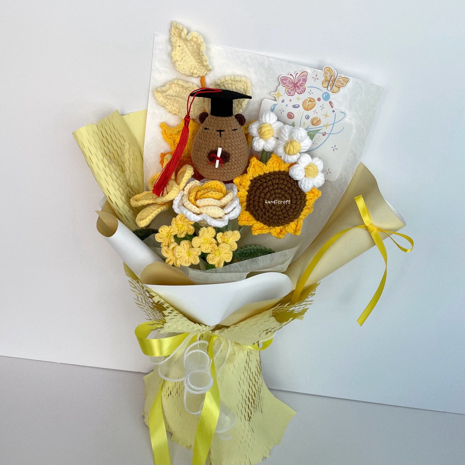 handicroft handmade crochet capybara graduation flower bouquet capy chapter yellow