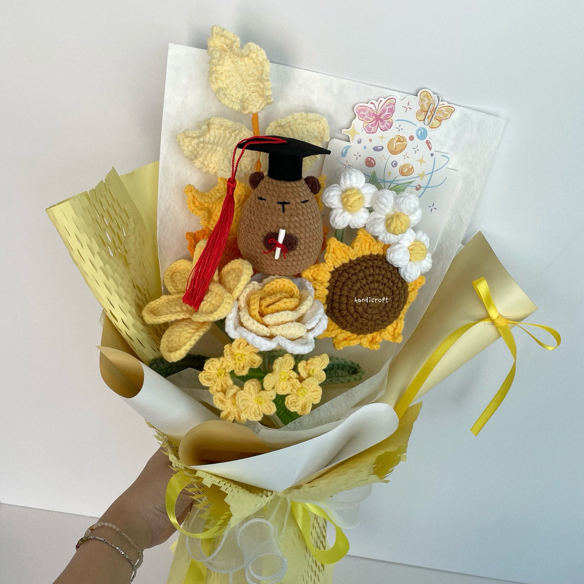 handicroft handmade crochet capybara graduation flower bouquet capy chapter yellow