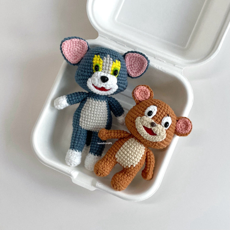 handicroft handmade crochet cat and mouse character amigurumi chase & cheese
