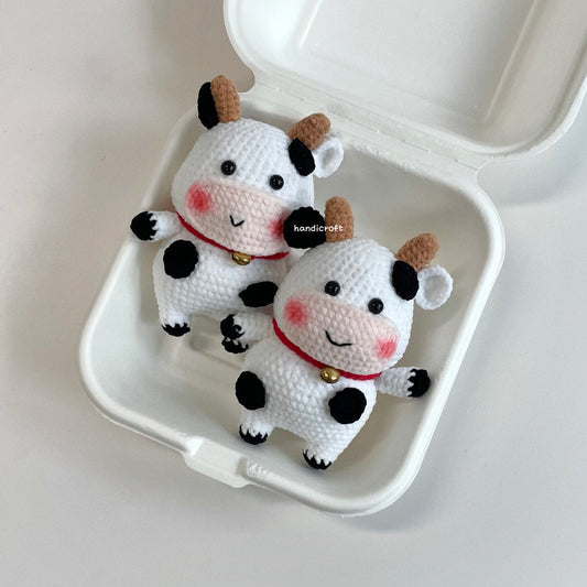 handicroft handmade crochet cow animal moo amigurumi keychain 2