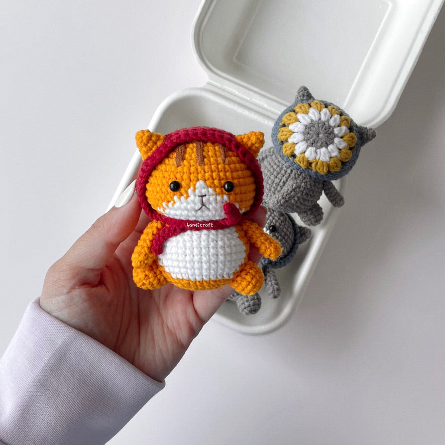 handicroft handmade crochet granny hat cat kitty amigurumi keychain two colours orange front