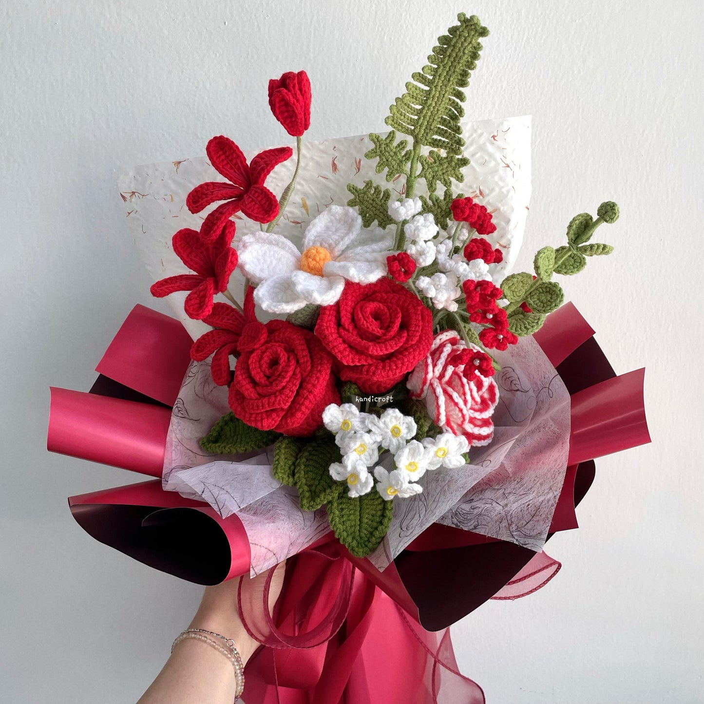 handicroft handmade crochet red & white flower bouquet scarlet petals