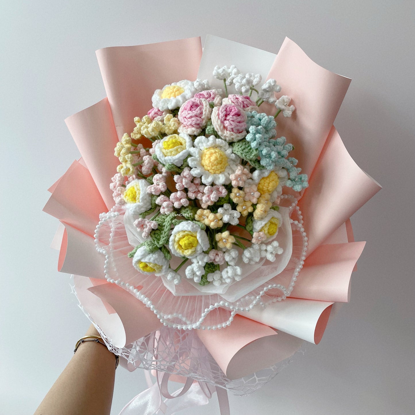 handicroft singapore handmade crochet mini daisy rose baby's breath flower bouquet daisy daydream