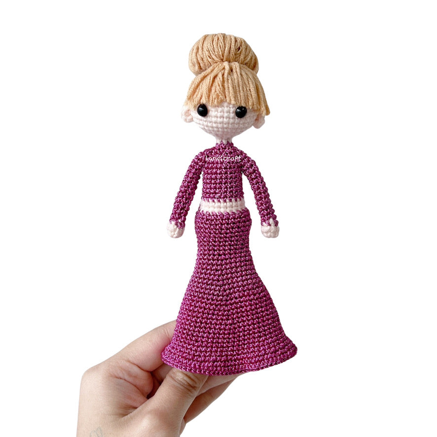 handicroft singapore handmade crochet taylor swift doll amigurumi figurine red carpet look blue purple dress