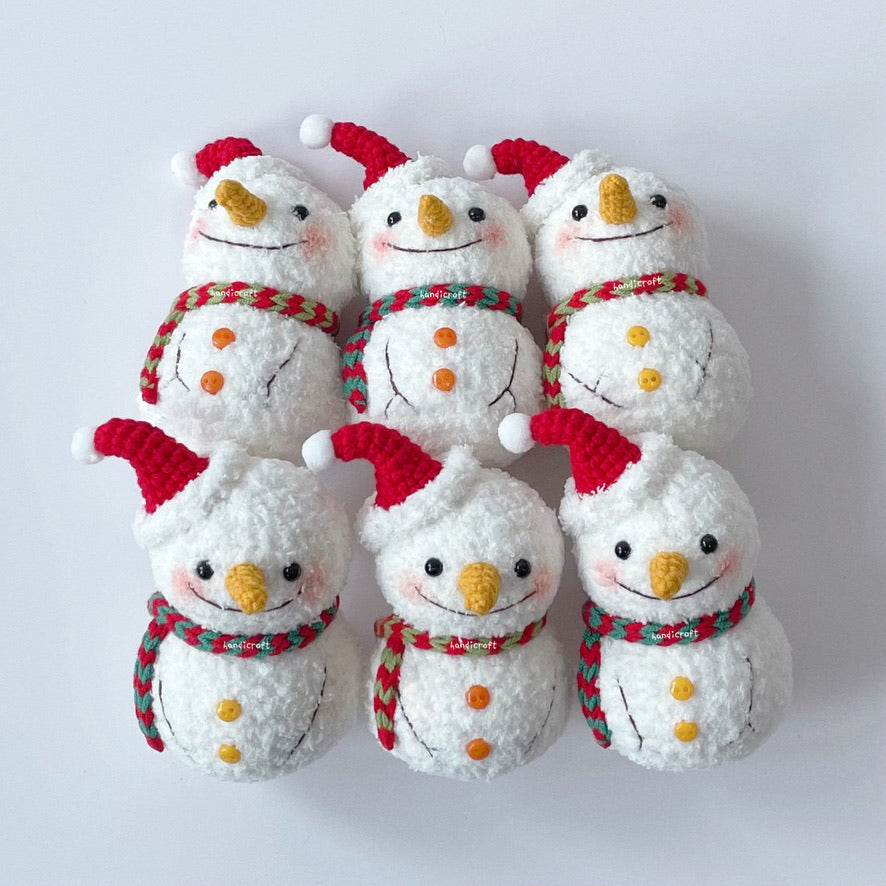 singapore handicroft handmade crochet mini christmas snowman amigurumi keychain