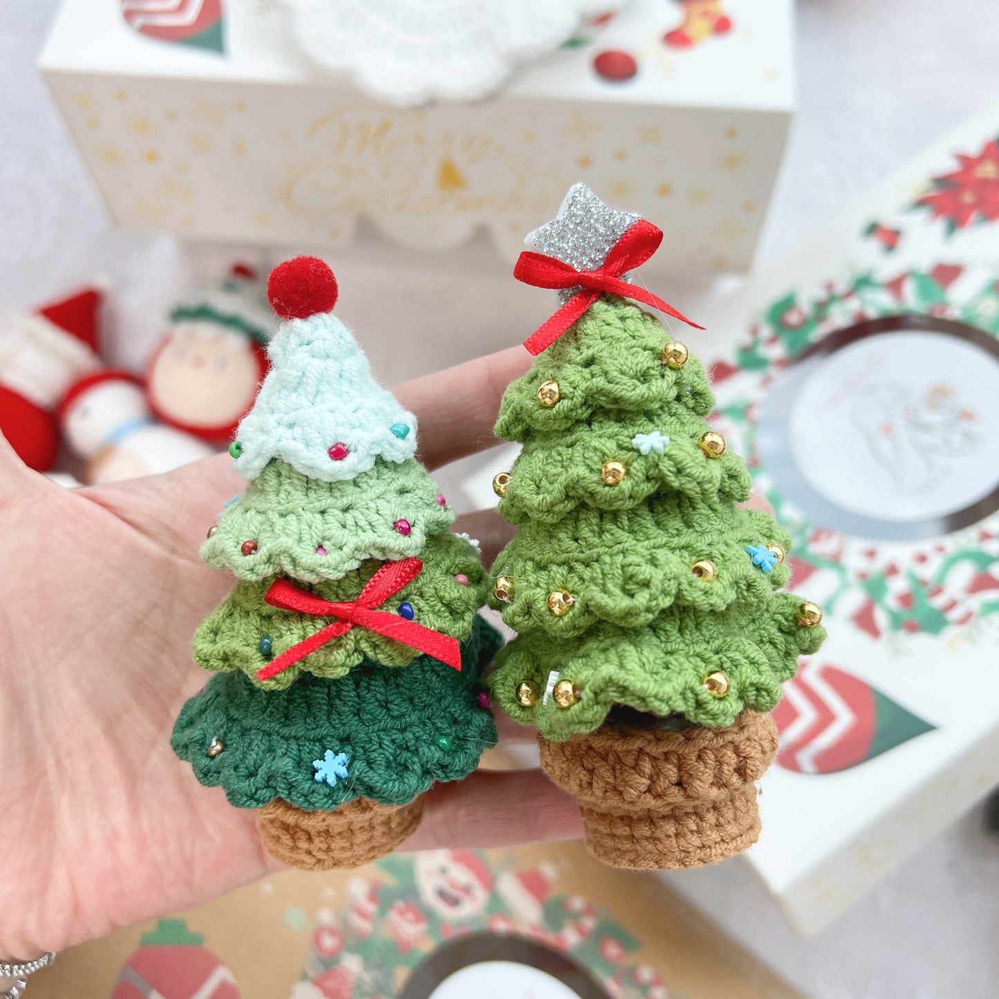 singapore handicroft handmade crochet mini christmas tree table decoration amigurumi in 2 colours