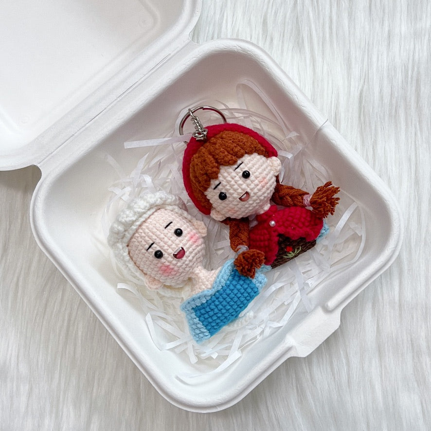 crochet frozen elsa & anna keychain 👩🏻‍🦳❄️⛄️