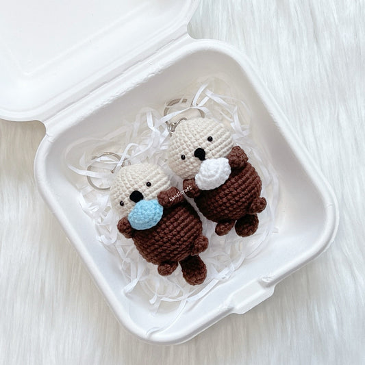 crochet seashell sea otter keychain 🦦⋆｡𖦹°‧🫧🐚