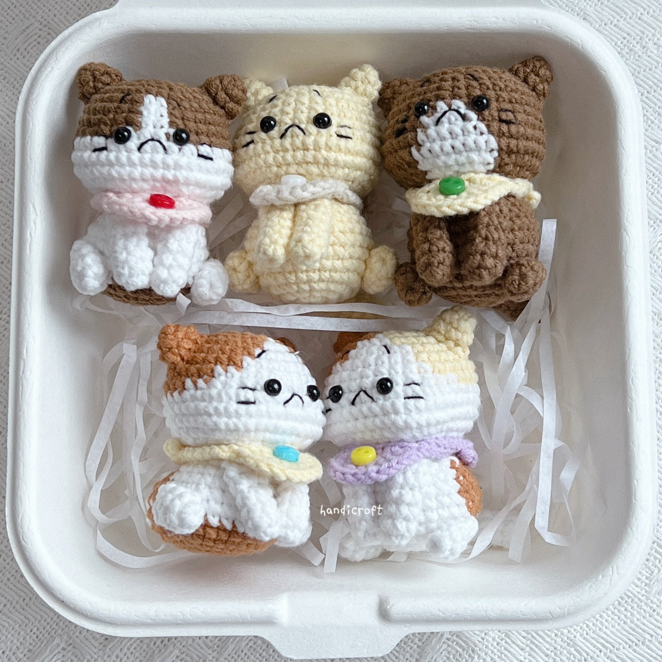 crochet sad cat keychain ≽^•⩊•^≼