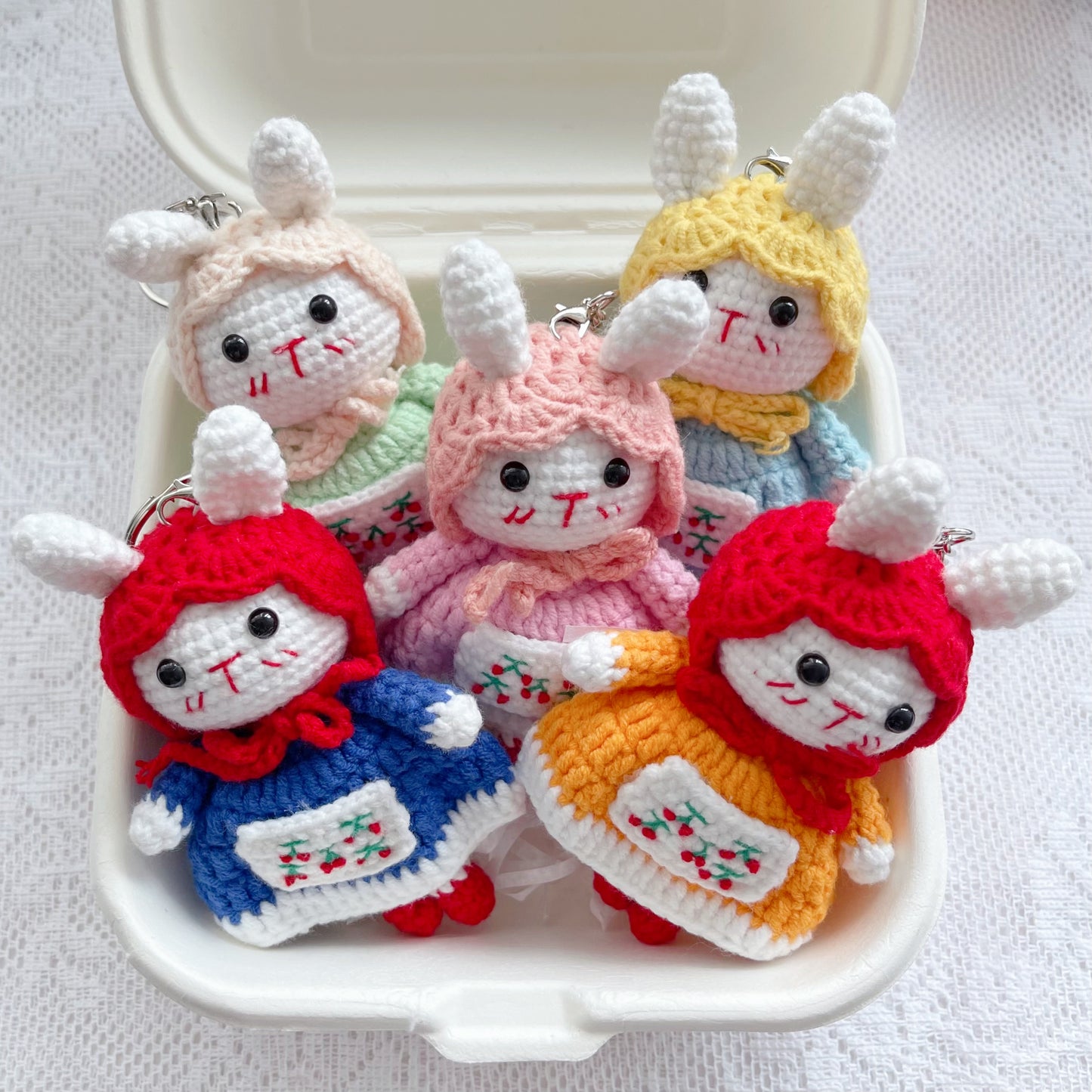 crochet dressed up bunnies keychain ໒꒰ྀིっ˕ -｡꒱ྀི১🌈