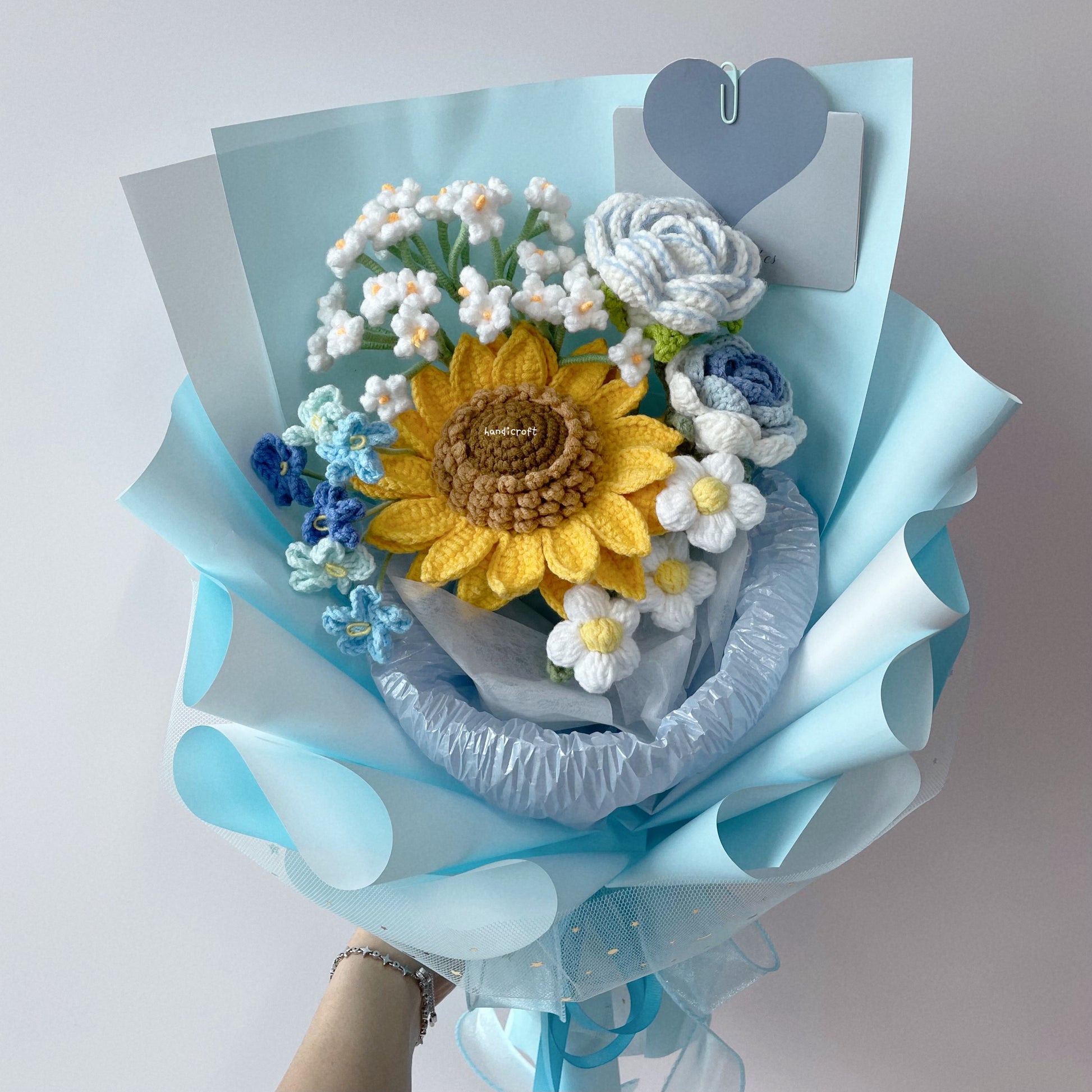 handicroft crochet jumbo sunflower flower bouquet sunshine & bliss in blue