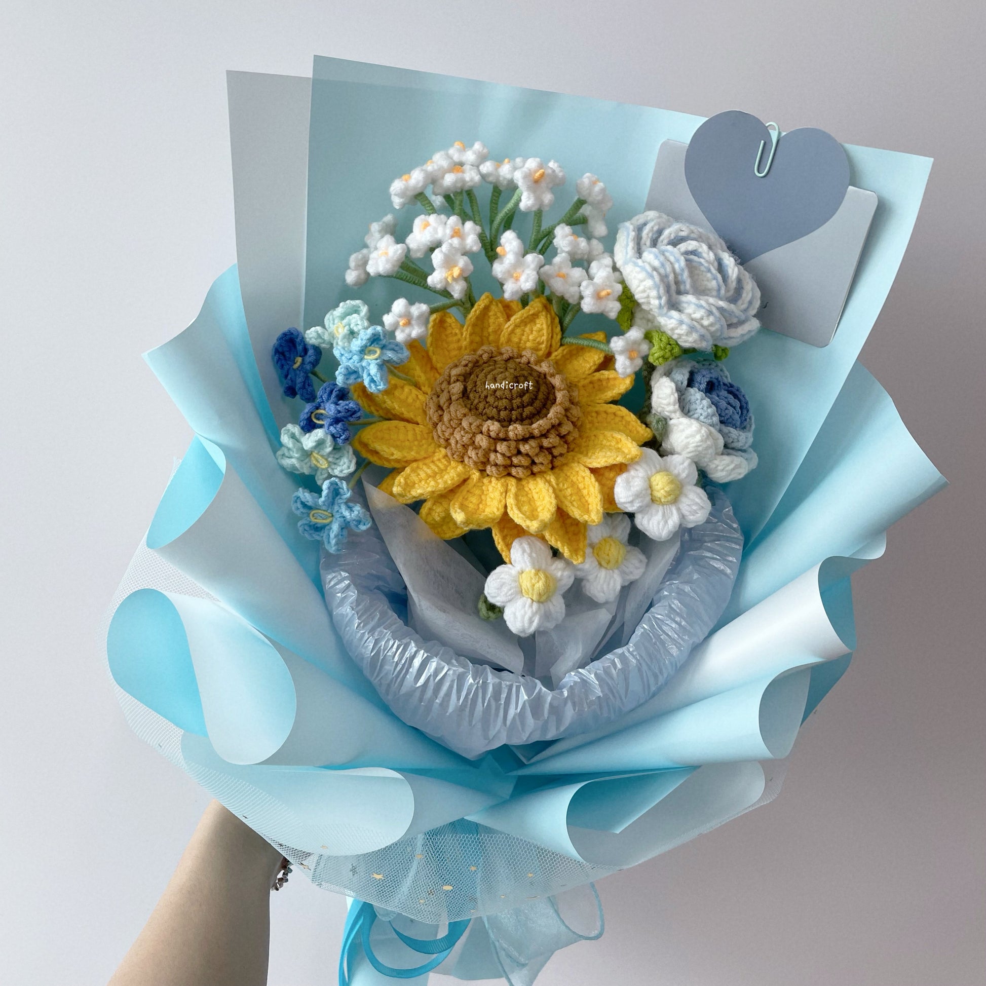 handicroft crochet jumbo sunflower flower bouquet sunshine & bliss in blue