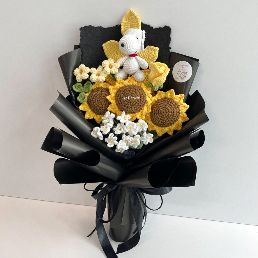 handicroft handmade crochet Peanuts Snoopy character sunflower flower bouquet snoopy's sunny side