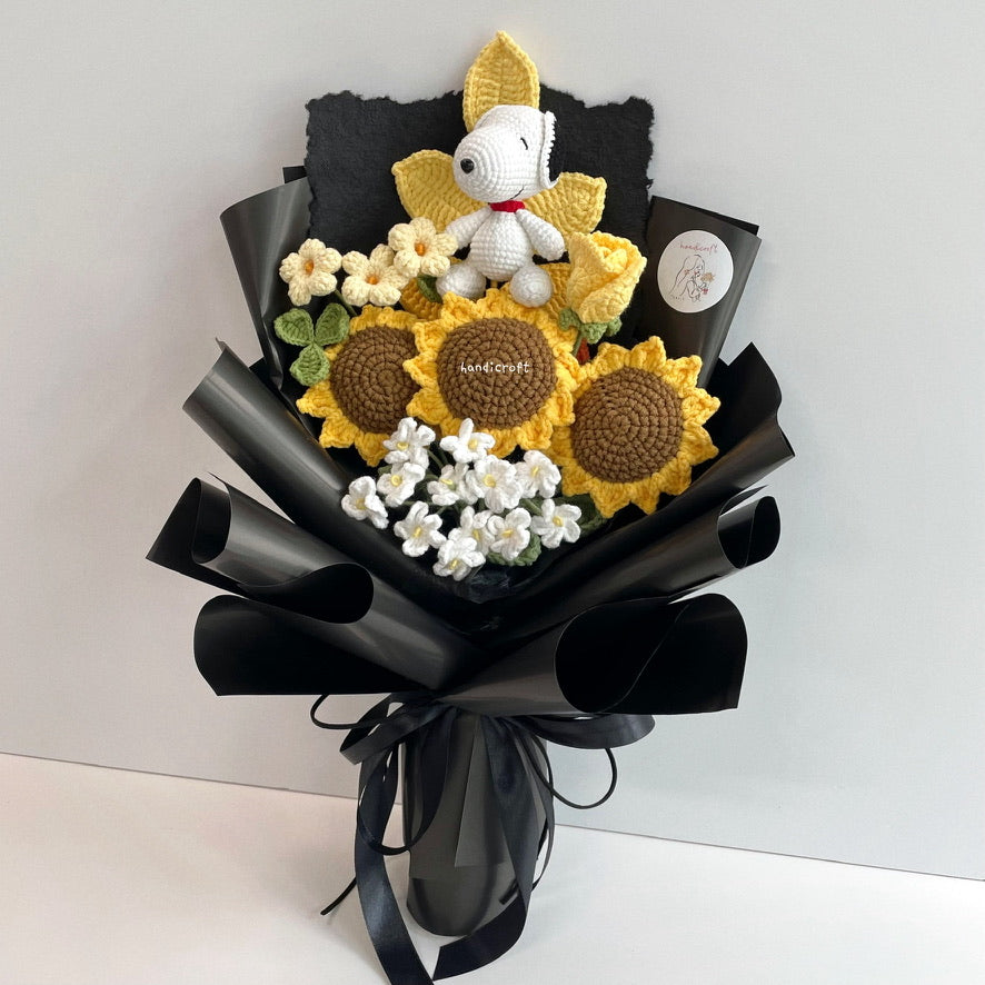 handicroft handmade crochet Peanuts Snoopy character sunflower flower bouquet snoopy's sunny side