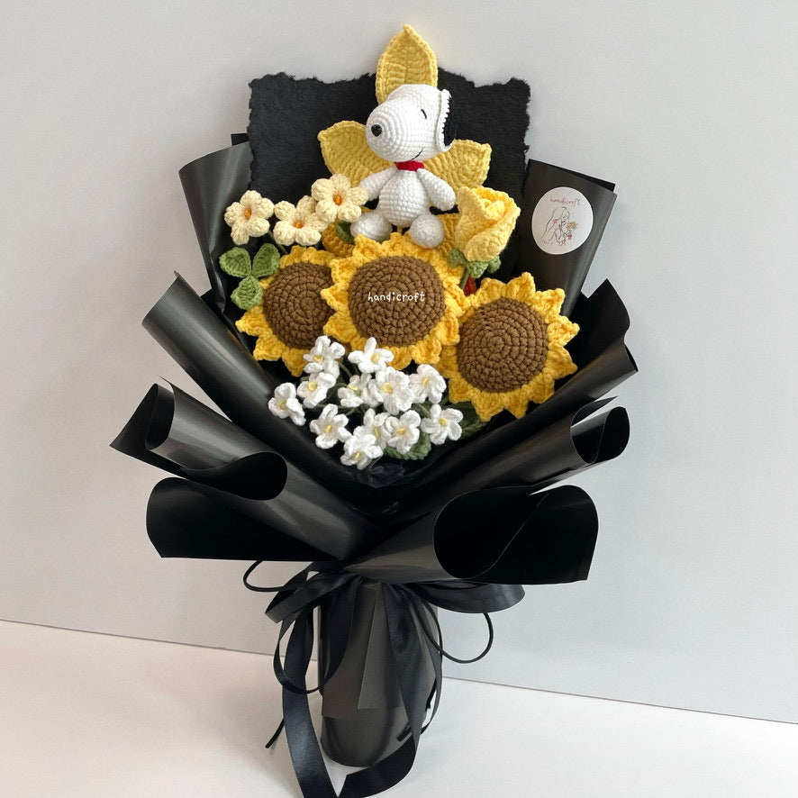 handicroft handmade crochet Peanuts Snoopy character sunflower flower bouquet snoopy's sunny side