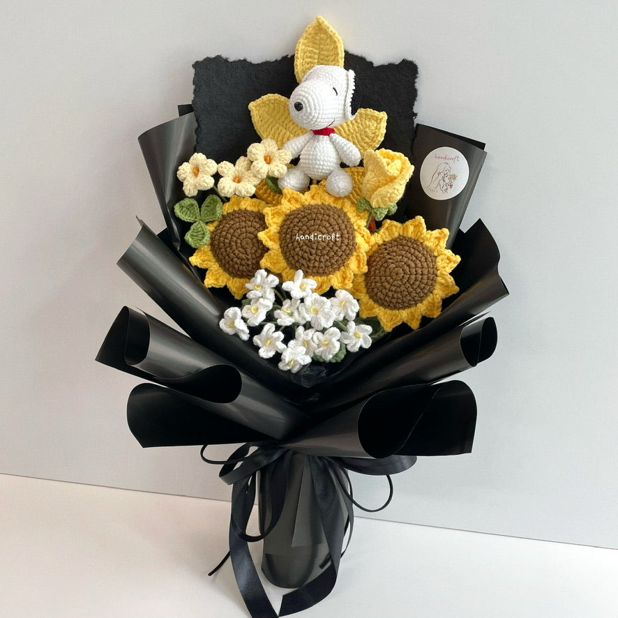 handicroft handmade crochet Peanuts Snoopy character sunflower flower bouquet snoopy's sunny side