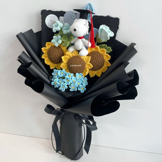 handicroft handmade crochet Peanuts Snoopy character sunflower flower bouquet snoopy's sunny side blue flowers
