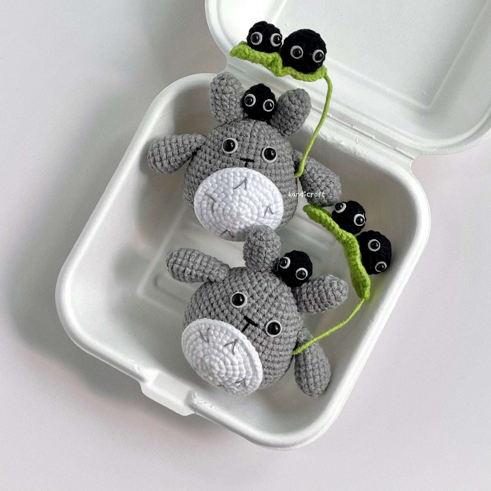 handicroft handmade crochet Totoro Miminzuku soot sprites Susuwatari Studio Ghibli amigurumi plush keychain