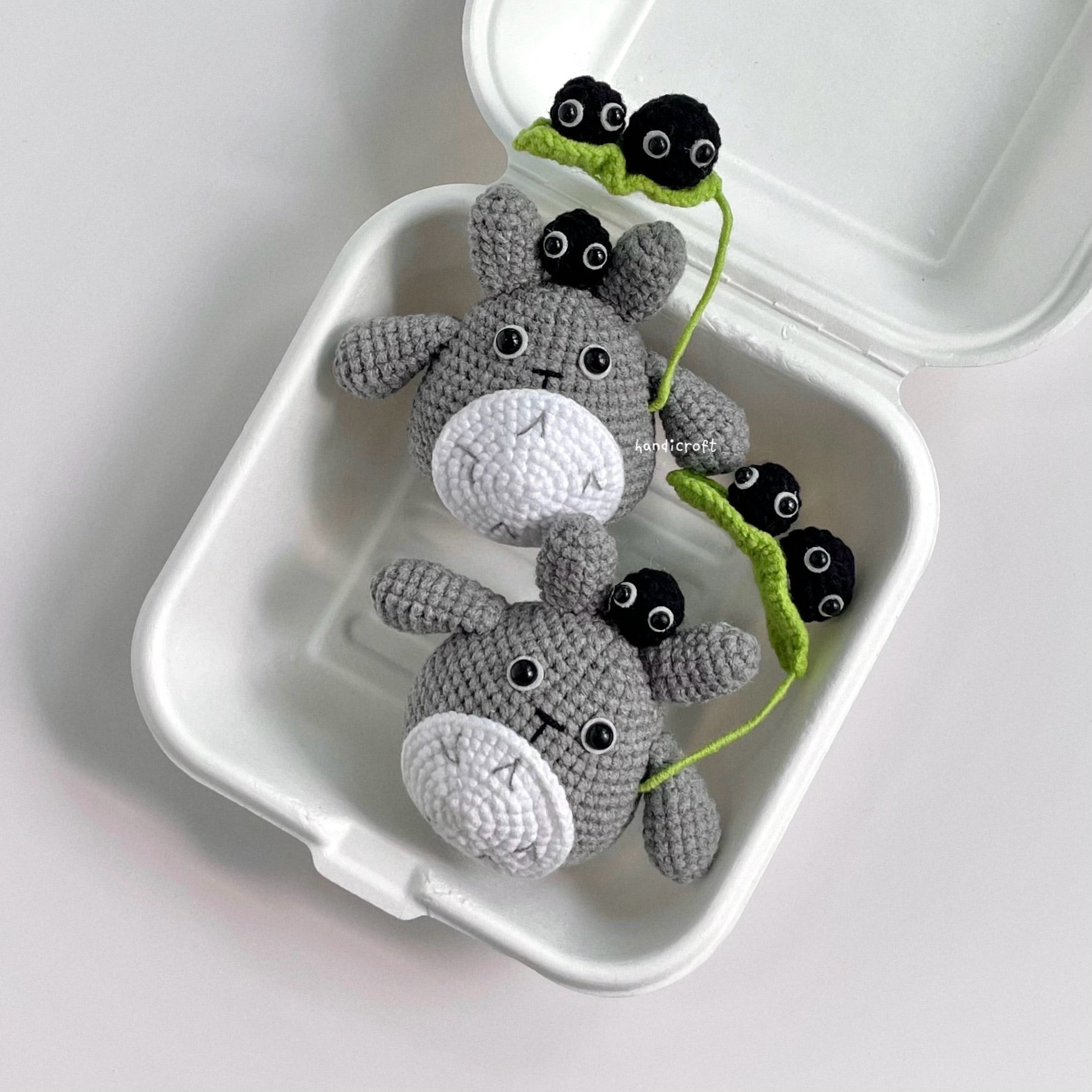 handicroft handmade crochet Totoro Miminzuku soot sprites Susuwatari Studio Ghibli amigurumi plush keychain