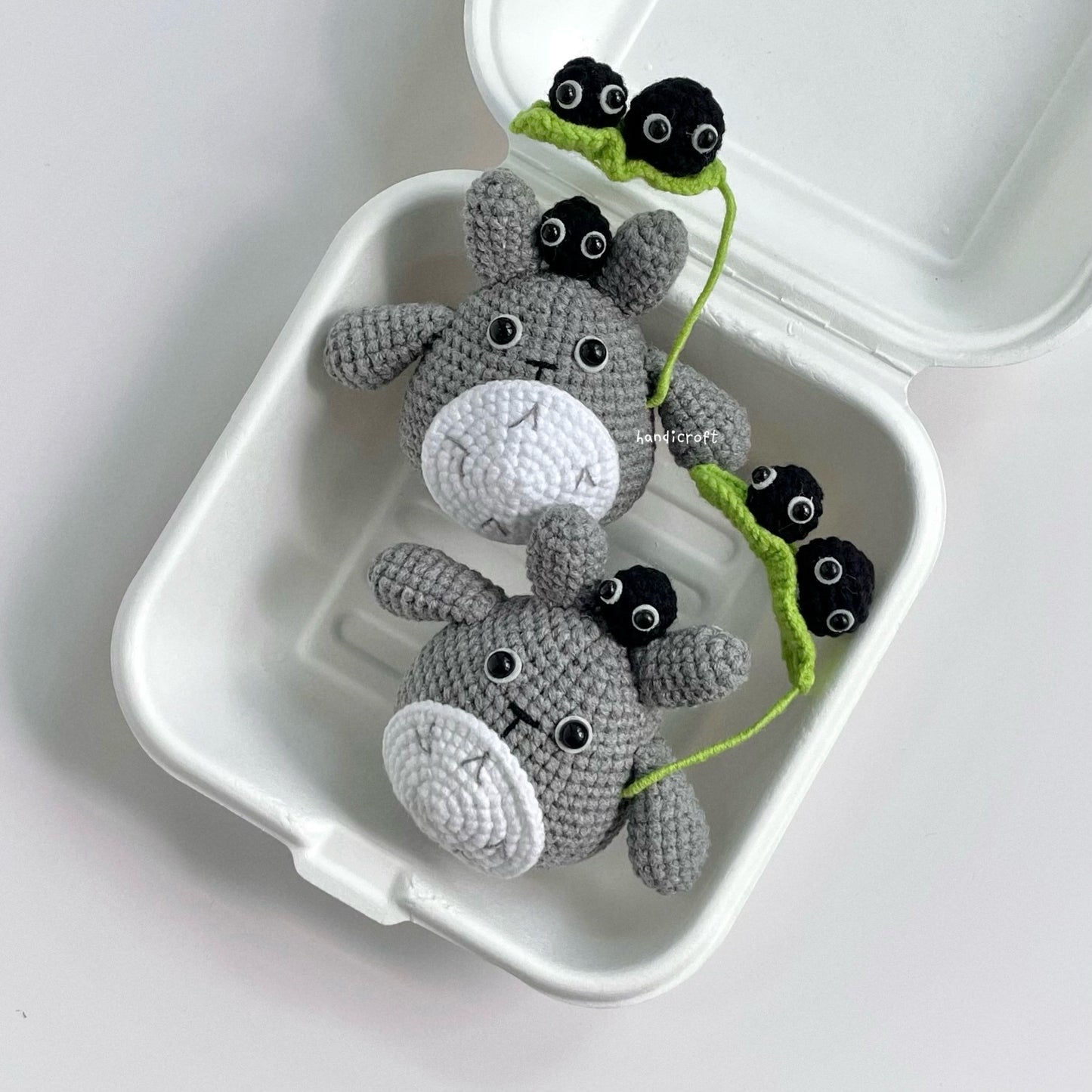 handicroft handmade crochet Totoro Miminzuku soot sprites Susuwatari Studio Ghibli amigurumi plush keychain