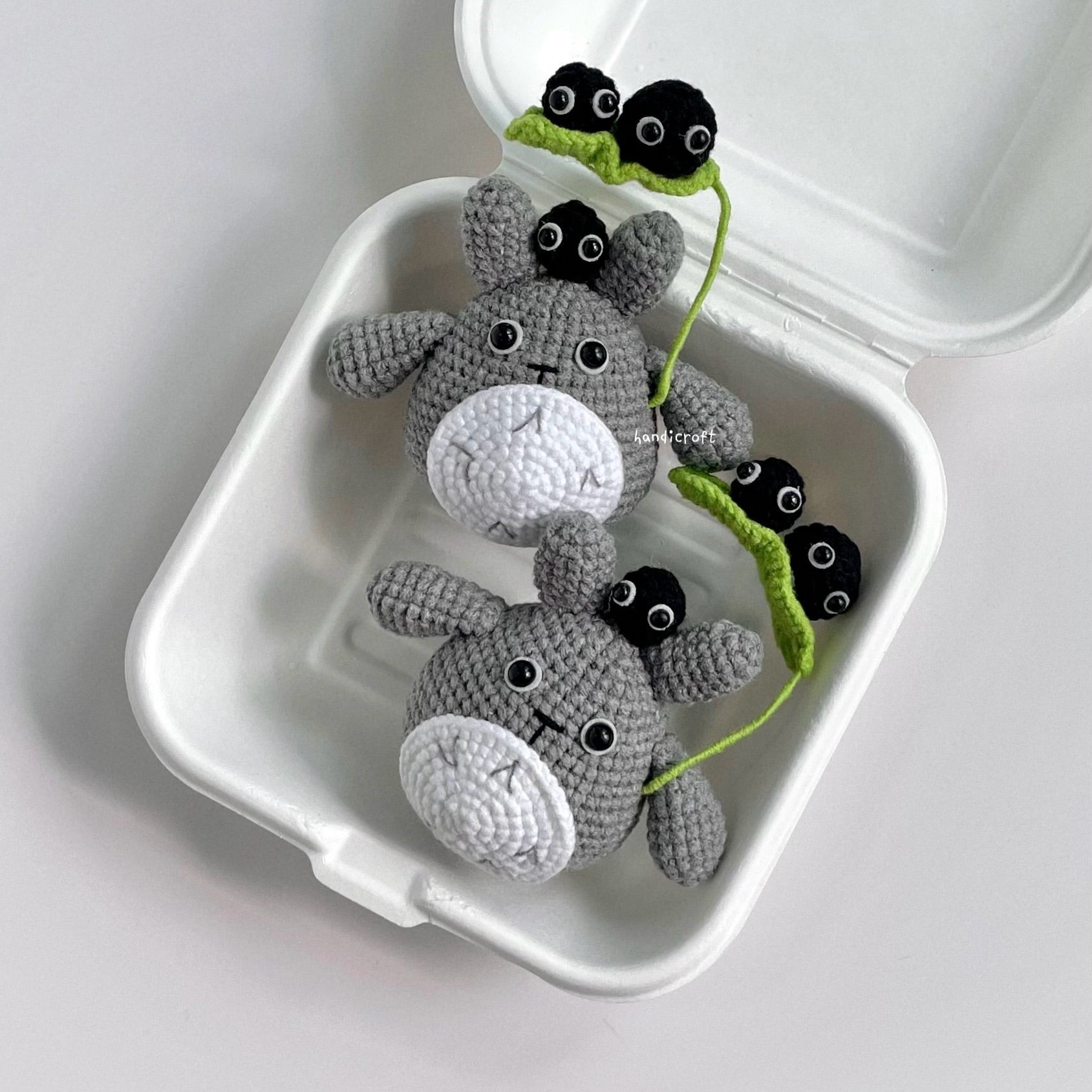 handicroft handmade crochet Totoro Miminzuku soot sprites Susuwatari Studio Ghibli amigurumi plush keychain