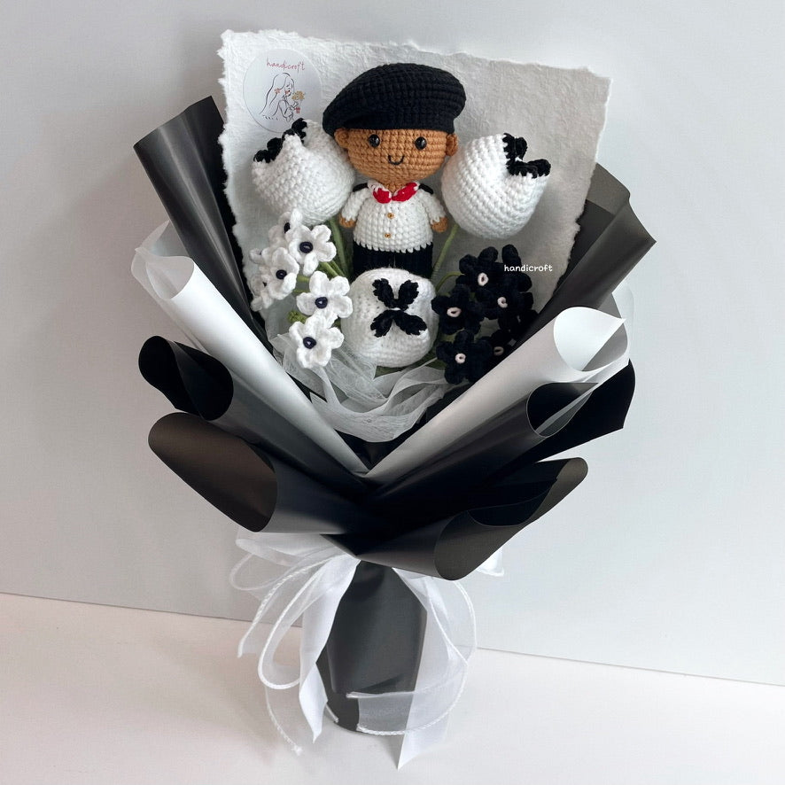 handicroft handmade crochet army soldier monochrome flower bouquet ORD soldiering through time: officer black beret skin shade #2