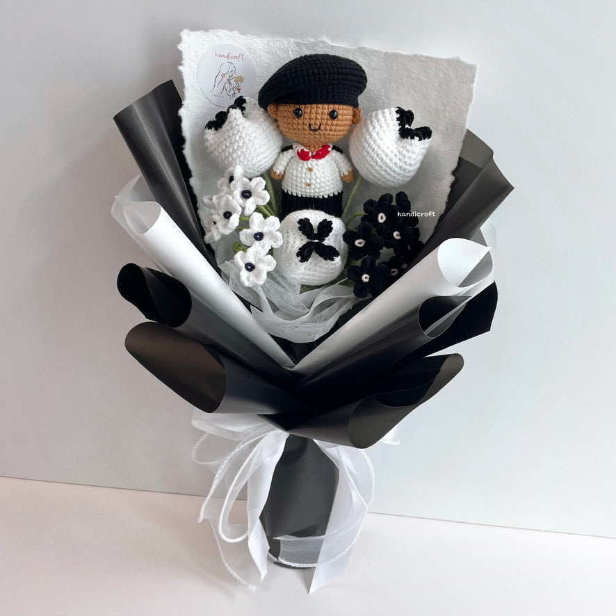 handicroft handmade crochet army soldier monochrome flower bouquet ORD soldiering through time: officer black beret skin shade #2