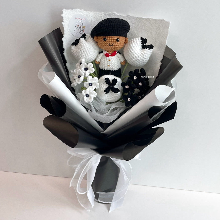handicroft handmade crochet army soldier monochrome flower bouquet ORD soldiering through time: officer black beret skin shade #2