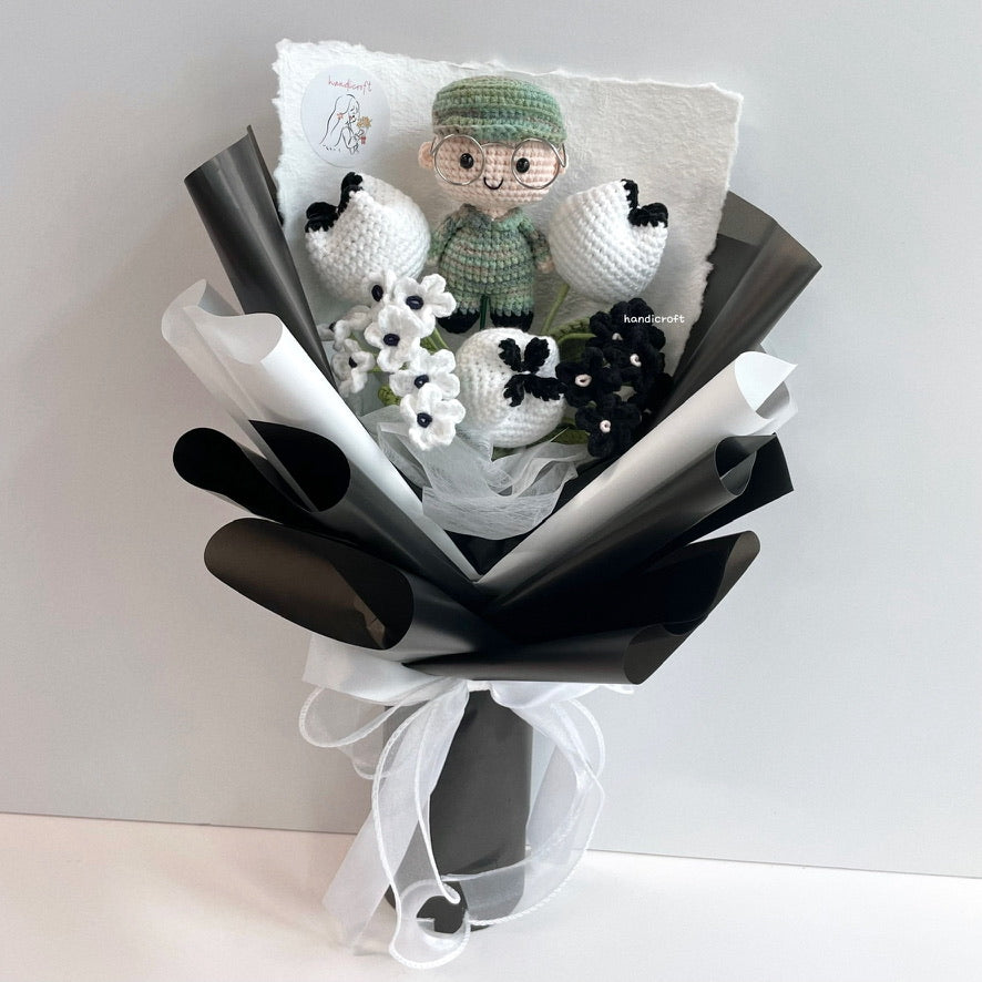 handicroft handmade crochet army soldier monochrome flower bouquet POP soldiering through time: recruit
