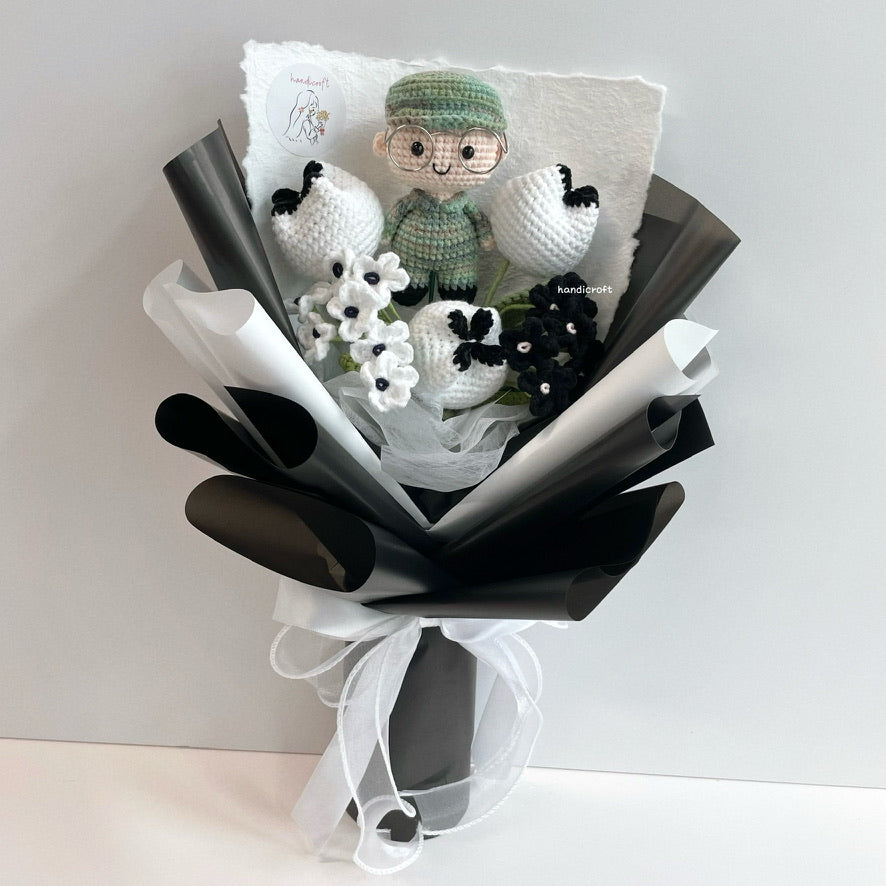 handicroft handmade crochet army soldier monochrome flower bouquet POP soldiering through time: recruit