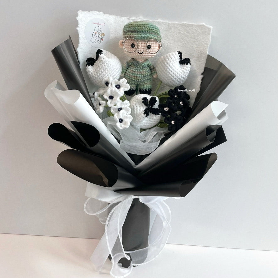 handicroft handmade crochet army soldier monochrome flower bouquet POP soldiering through time: recruit