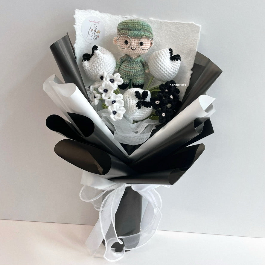 handicroft handmade crochet army soldier monochrome flower bouquet POP soldiering through time: recruit
