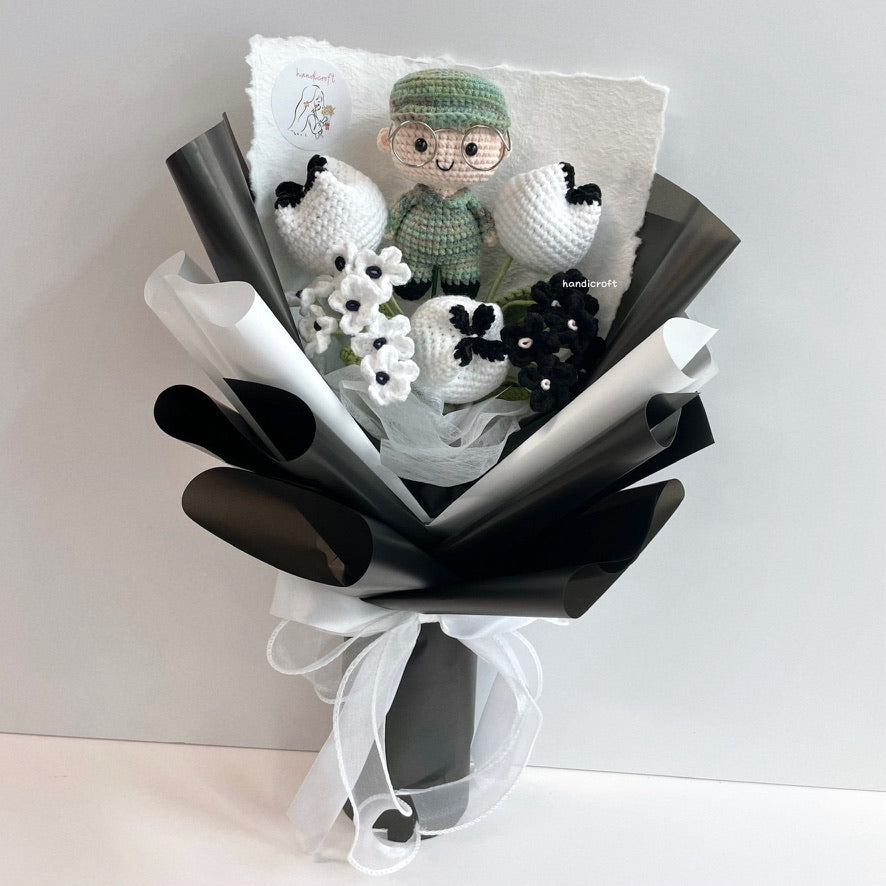 handicroft handmade crochet army soldier monochrome flower bouquet POP soldiering through time: recruit