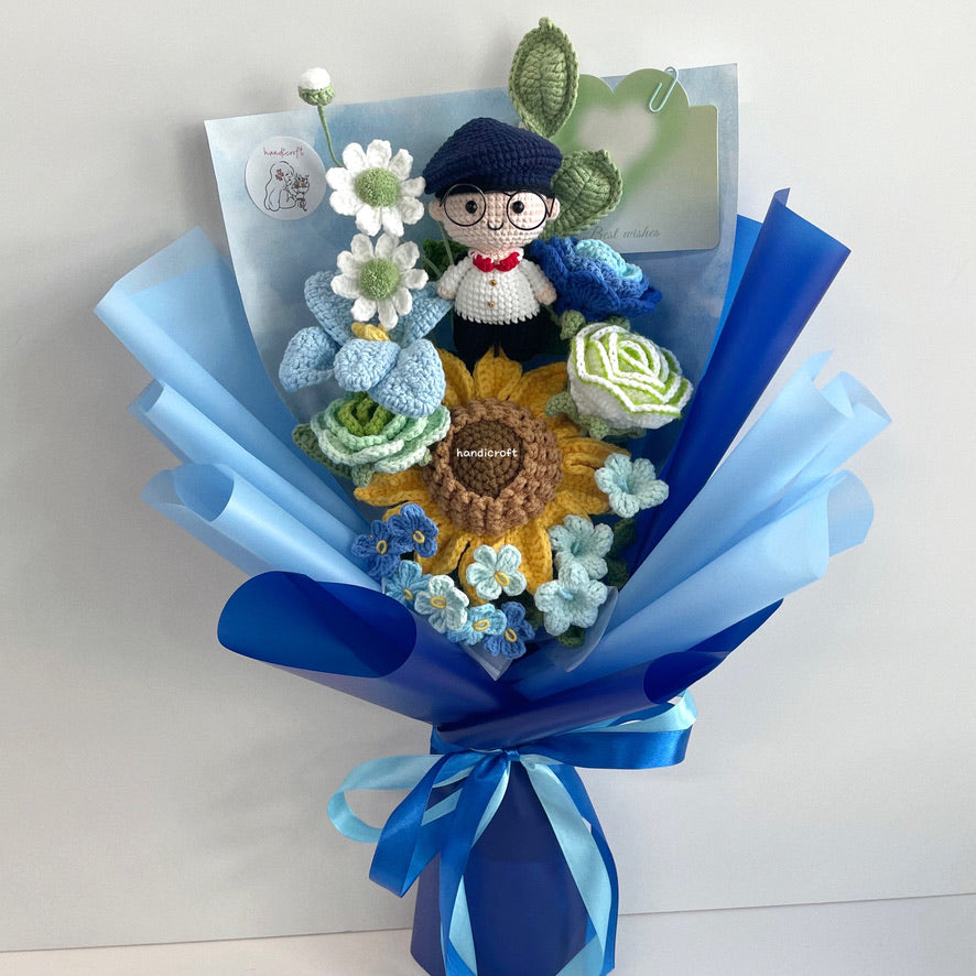 handicroft handmade crochet army soldier series flower bouquet ORD beyond the beret navy blue beret
