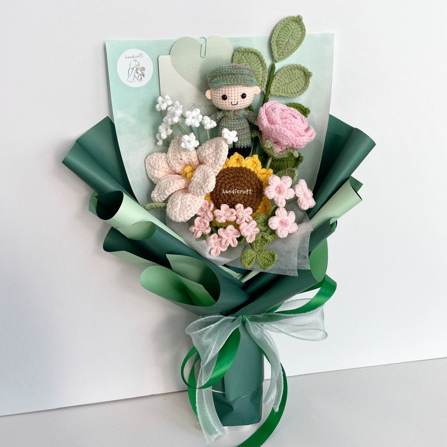 handicroft handmade crochet army soldier series flower bouquet POP blooming in duty light pink flowers green wrapping