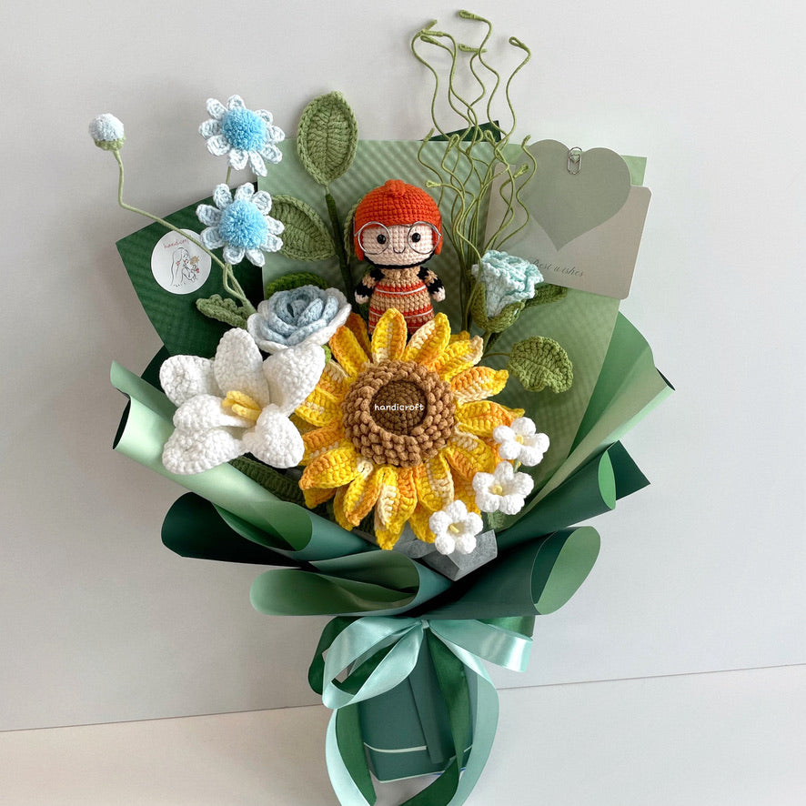 handicroft handmade crochet army soldier series flower bouquet SCDF firefighter suit into the forest: responder