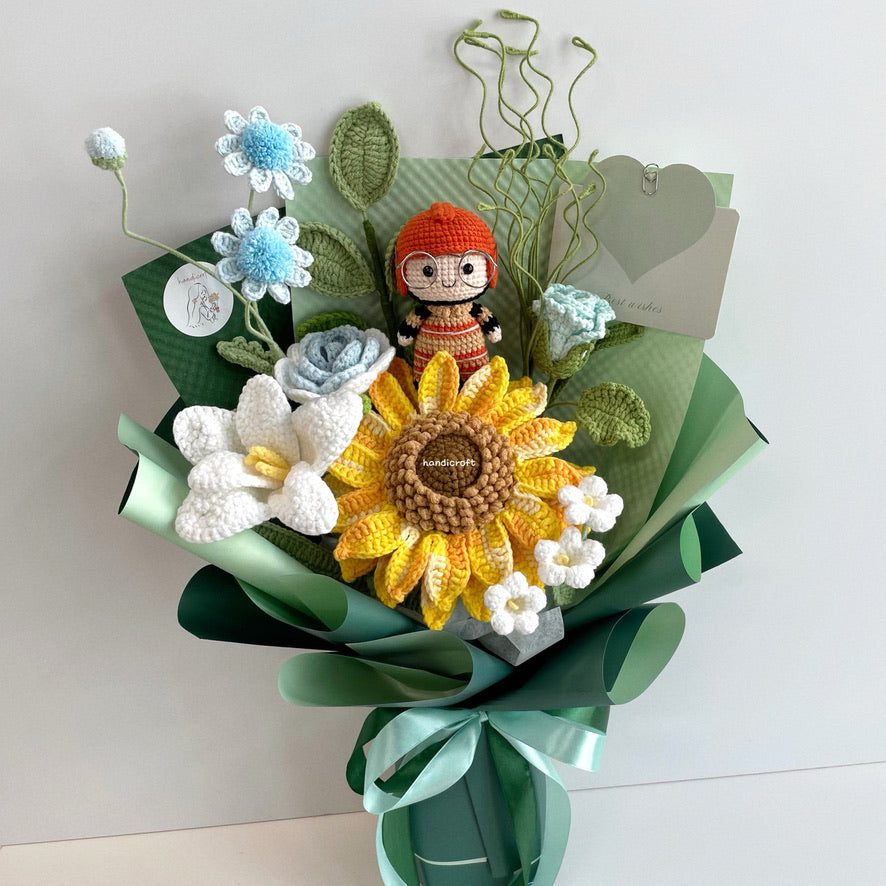 handicroft handmade crochet army soldier series flower bouquet SCDF firefighter suit into the forest: responder