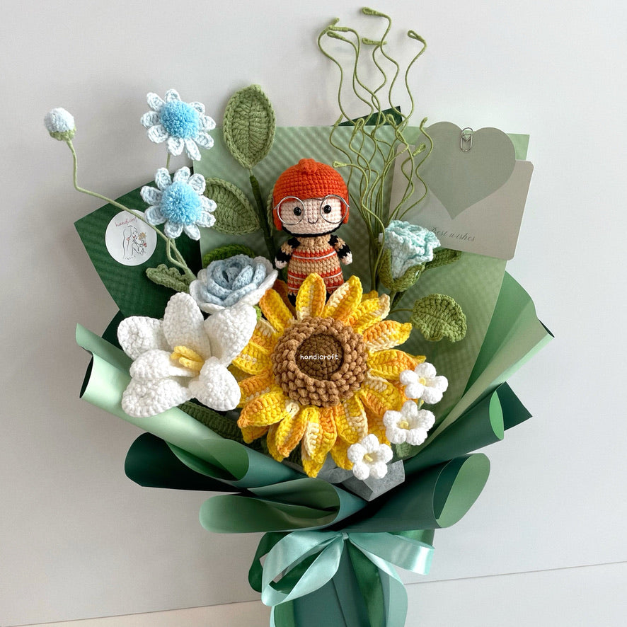 handicroft handmade crochet army soldier series flower bouquet SCDF firefighter suit into the forest: responder