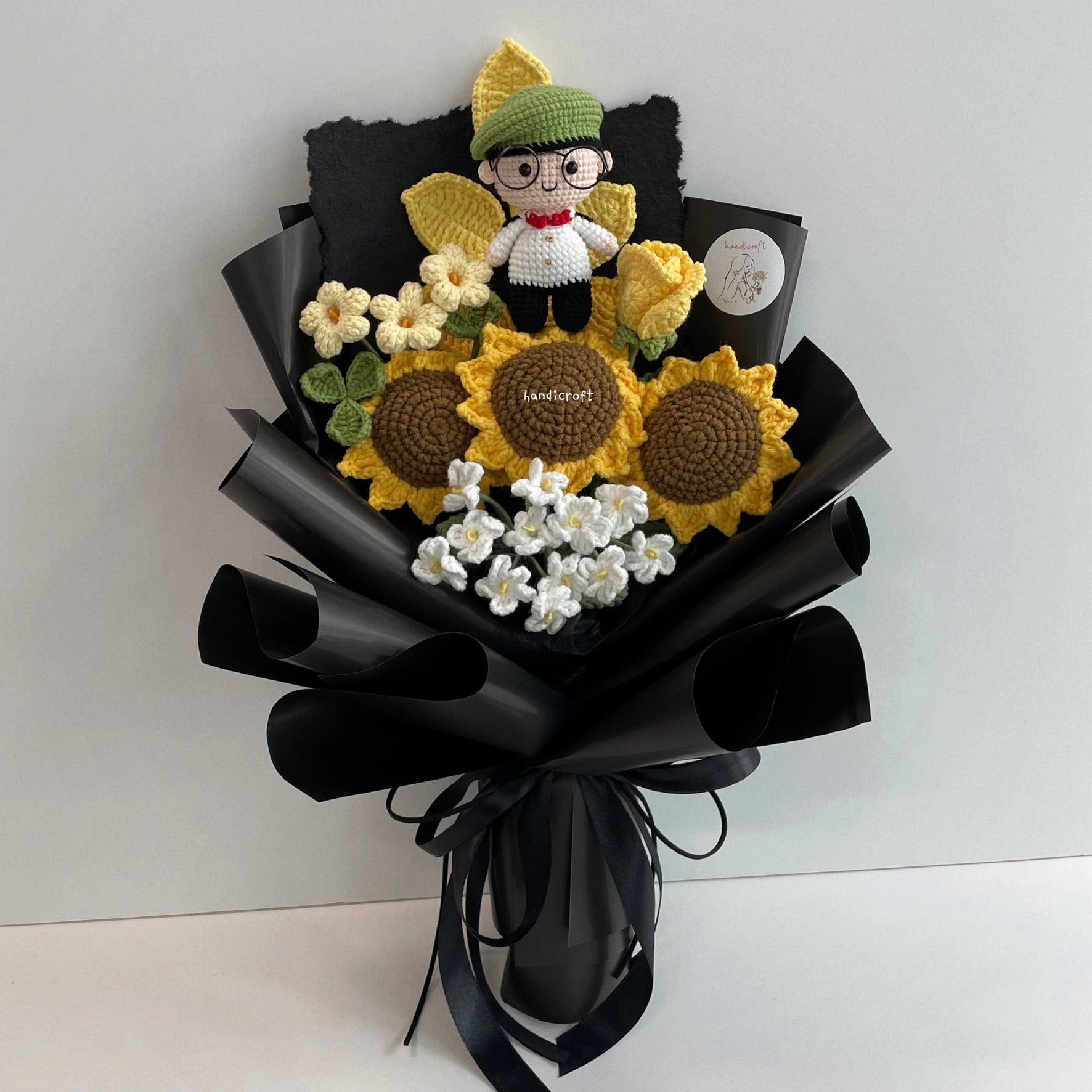 handicroft handmade crochet army soldier series sunflower flower bouquet ORD sunflower platoon glory black wrapping