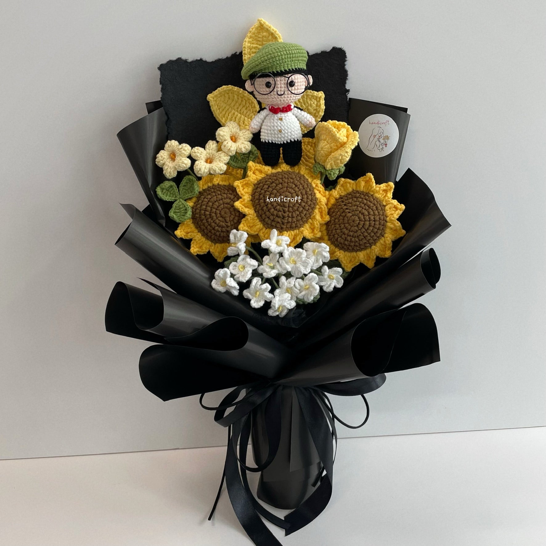handicroft handmade crochet army soldier series sunflower flower bouquet ORD sunflower platoon glory black wrapping