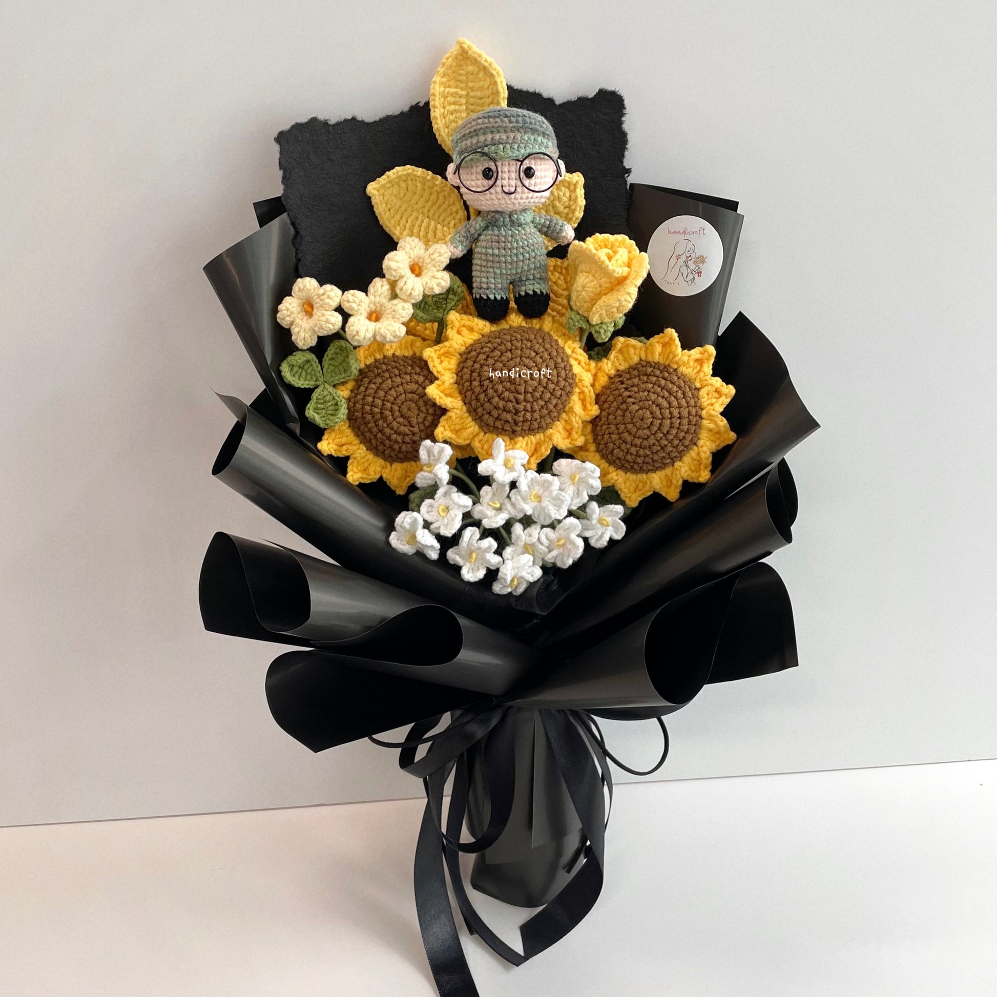 handicroft handmade crochet army soldier series sunflower flower bouquet POP sunflower platoon honour black wrapping