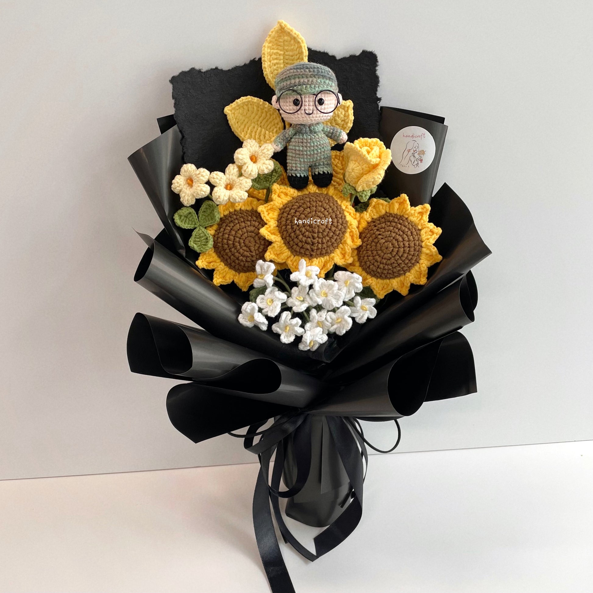 handicroft handmade crochet army soldier series sunflower flower bouquet POP sunflower platoon honour black wrapping