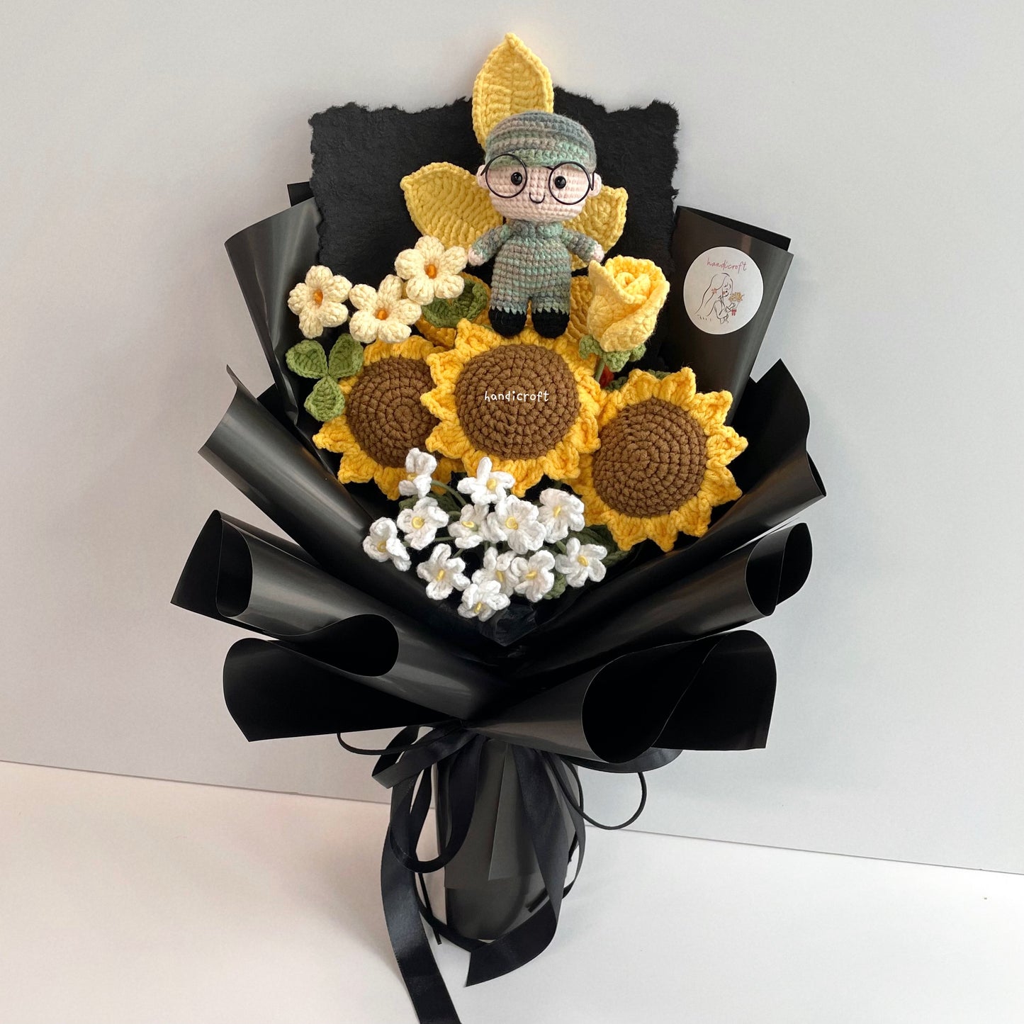 handicroft handmade crochet army soldier series sunflower flower bouquet POP sunflower platoon honour black wrapping