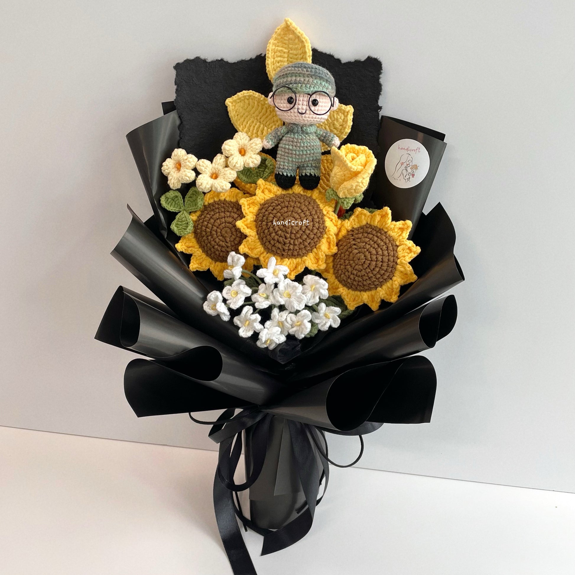 handicroft handmade crochet army soldier series sunflower flower bouquet POP sunflower platoon honour black wrapping