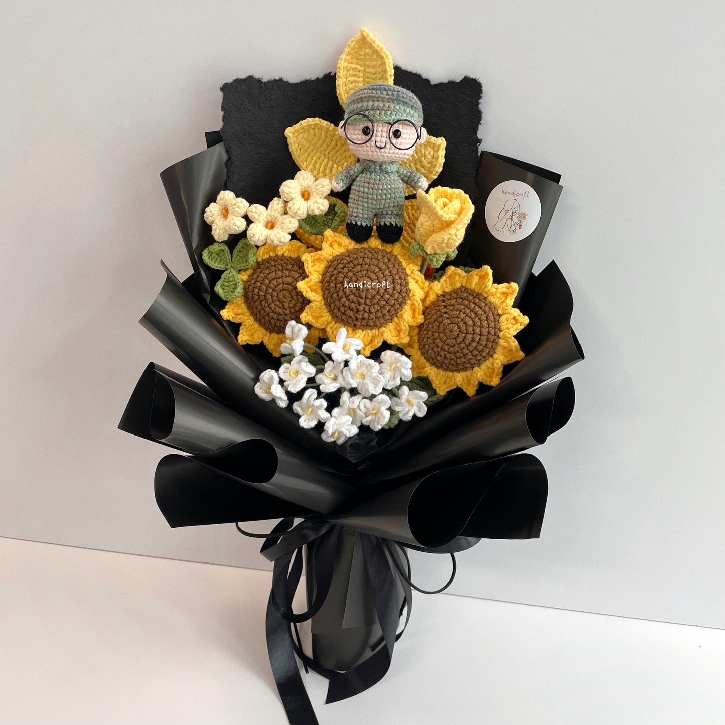 handicroft handmade crochet army soldier series sunflower flower bouquet POP sunflower platoon honour black wrapping