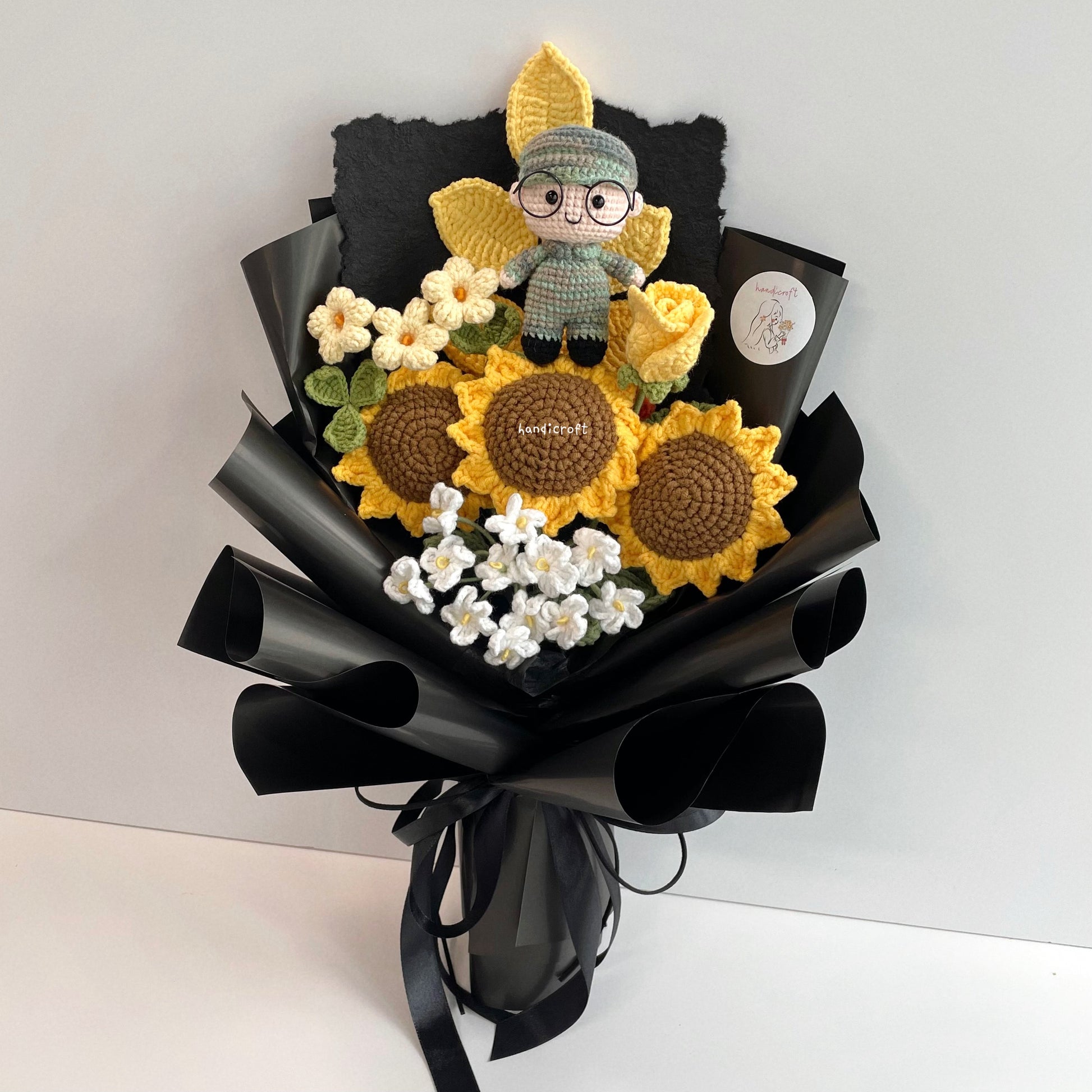 handicroft handmade crochet army soldier series sunflower flower bouquet POP sunflower platoon honour black wrapping